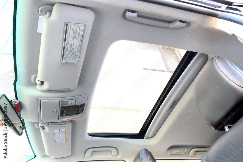 Behang Sunroof in car ceiling