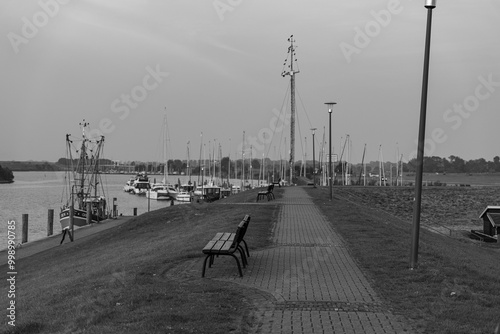 Der Fischerort Greetsiel am Abend photo