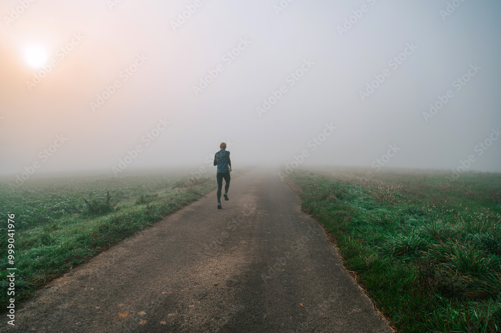 Obraz premium Peaceful surroundings inspire the runner to push their limits
