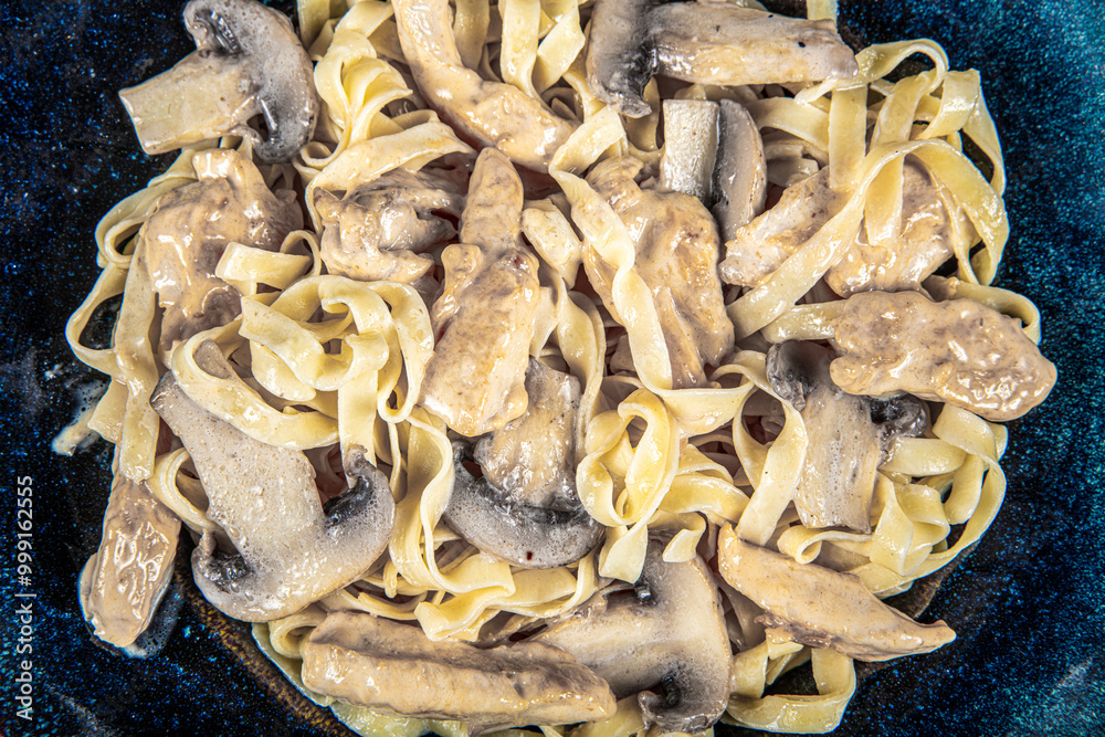 Creamy Alfredo pasta with chicken, mushrooms and parmesan cheese. Healthy Italian dish. Creamy Alfredo pasta with chicken, mushrooms and parmesan cheese. Healthy Italian dish.