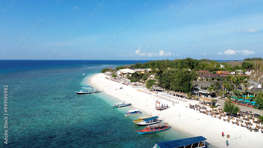 Φωτογραφία Coast of Gili Trawangan island, nature and landscape on the beach, drone view