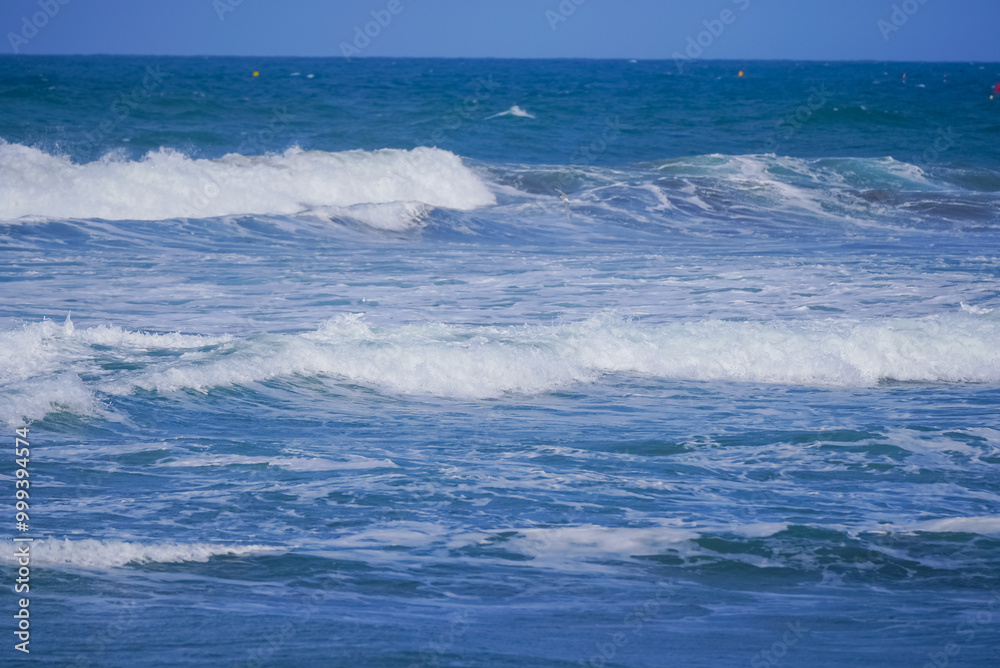 Fototapeta premium crashing waves in the ocean