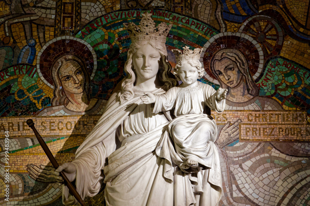 Fototapeta premium Statue of Blessed Virgin Mary holding baby Jesus Christ in her arms. .