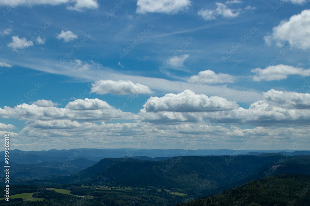 Vue sur les Vosges depuis le temple musée du Donon Vue sur les Vosges depuis le temple musée du Donon