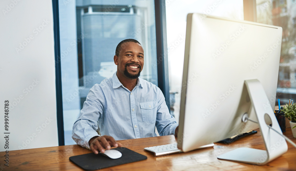 © peopleimages.com - Portrait, business and black man with pc, smile and pride with internet, network and online article. Face, consultant and journalist with computer, connection and website design for magazine editing © peopleimages.com - Portrait, business and black man with pc, smile and pride with internet, network and online article. Face, consultant and journalist with computer, connection and website design for magazine editing
