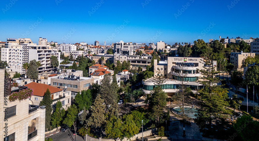 Obraz premium Aerial view of downtown Ramallah with City Hall