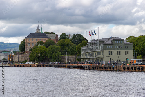 Obraz na płótnie Oslo Port Authority and Akershus Fortress w salonie