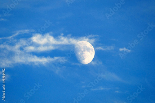 Obraz na płótnie close view of the moon during the day, full moon view of the moon on a blue and cloudy day, w salonie