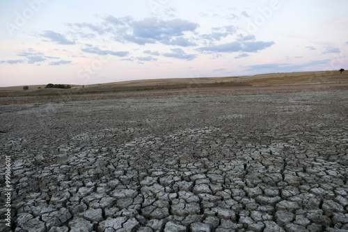 Obraz na płótnie decrease in water levels and large-scale cracking of the soil as a result of drought, soil cracking as a result of drought w salonie