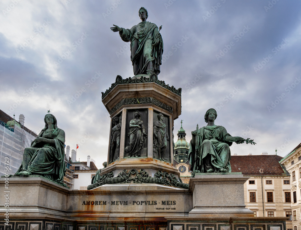Obraz premium Emperor Franz Monument in front of the Amalienburg at the Hofburg Palace, Vienna