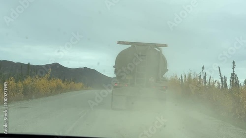 Fahrt auf dem Dalton Highway in Alaska
