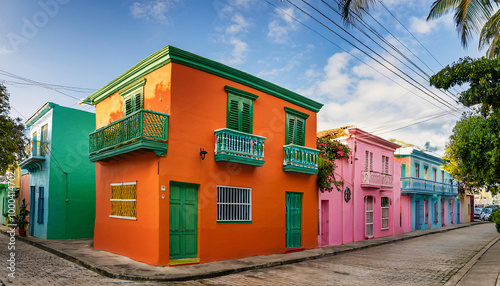 Fototapeta Naklejka Na Ścianę i Meble -  Colorful “Casita” in a Busy Town