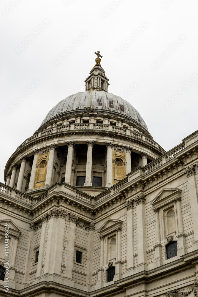 Obraz premium St Paul Cathedral, London's Stunning Views