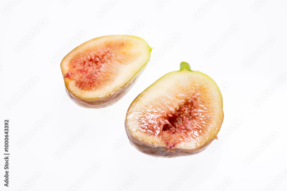 新鮮なイチジクの断面【秋の味覚】