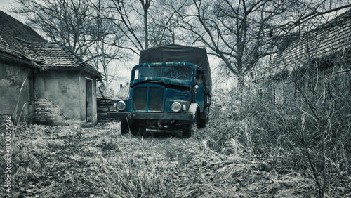 Auto - Beatiful Decay - Abandoned - Verlassener Ort - Urbex / Urbexing - Lost Place - Artwork - Creepy - High quality photo 