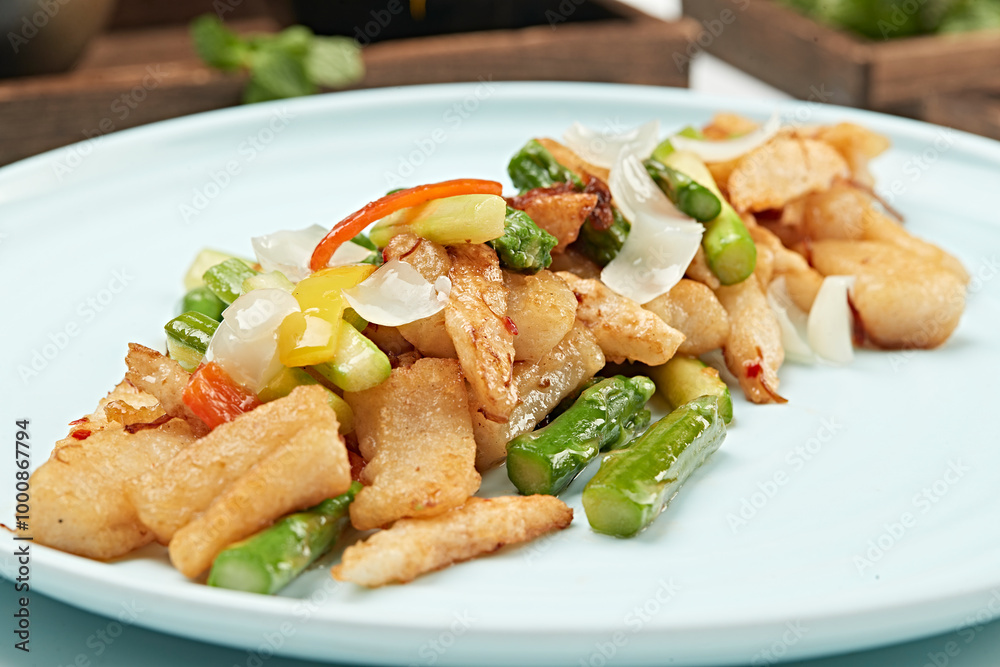 Cantonese-style stir-fried asparagus, lily and bell peppers, stir-fried dragon fish Cantonese-style stir-fried asparagus, lily and bell peppers, stir-fried dragon fish