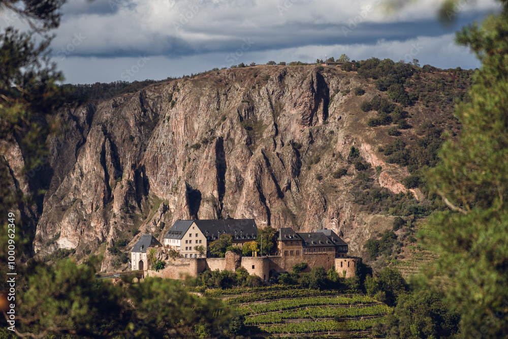 Blick auf Burg Ebernburg und Rotenfels in Bad Münster am Stein, September 2024