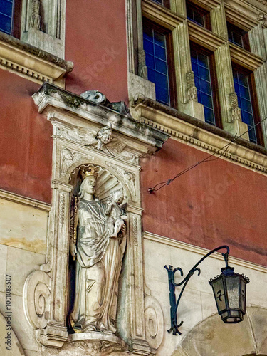 statue of the virgin mary