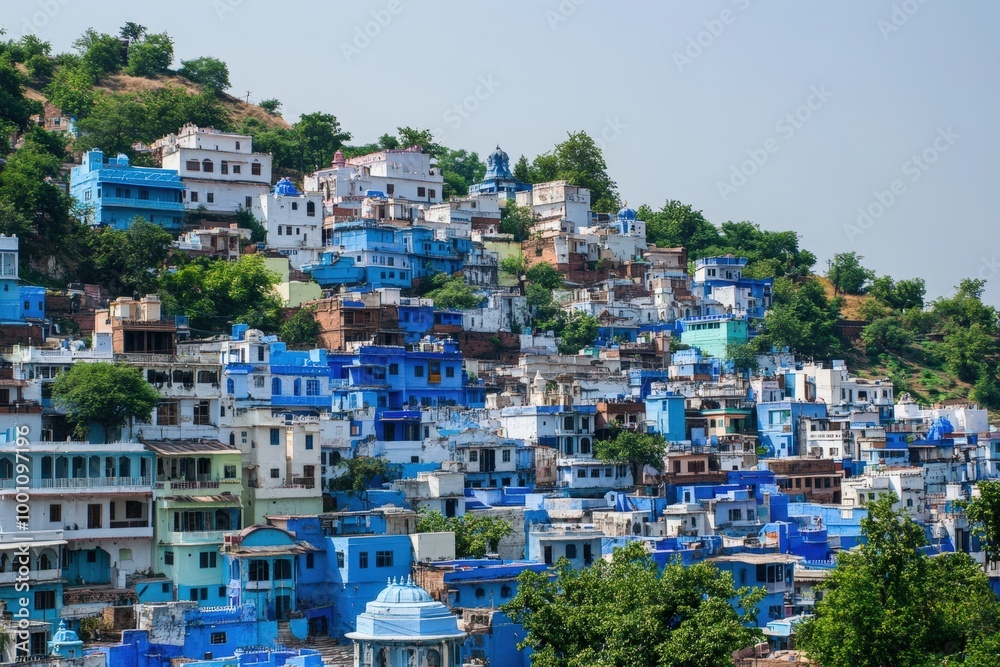 Obraz premium Vibrant blue city nestled in the hills