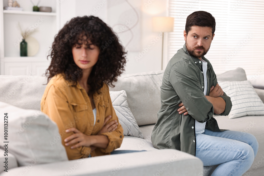 Obraz premium Couple having quarrel on sofa at home, selective focus. Relationship problems