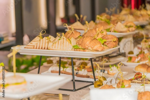 Serving of catering dishes