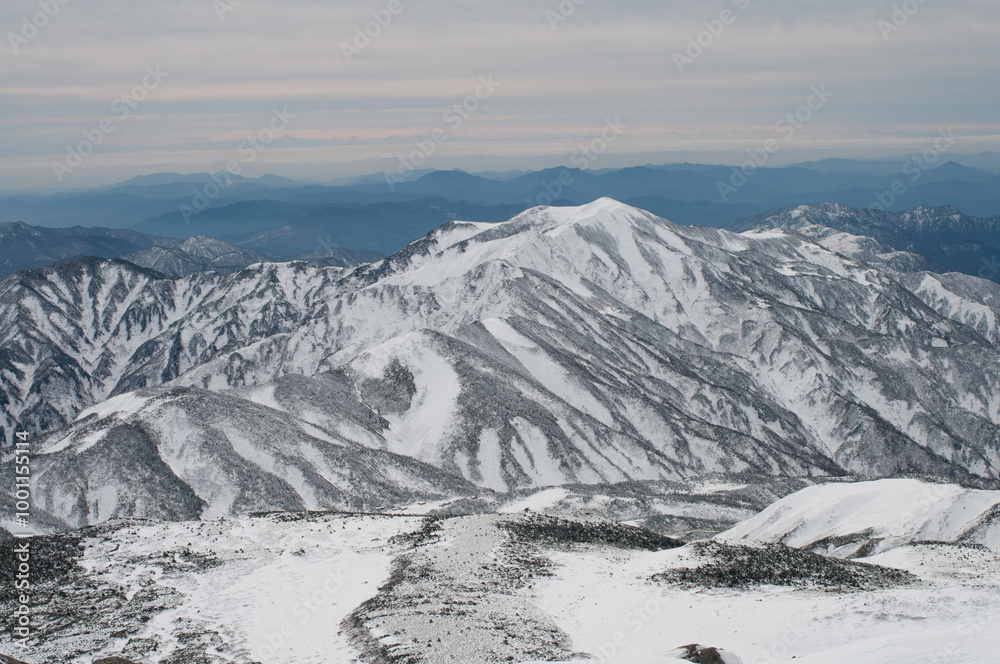 Obraz premium 新雪纏った別山