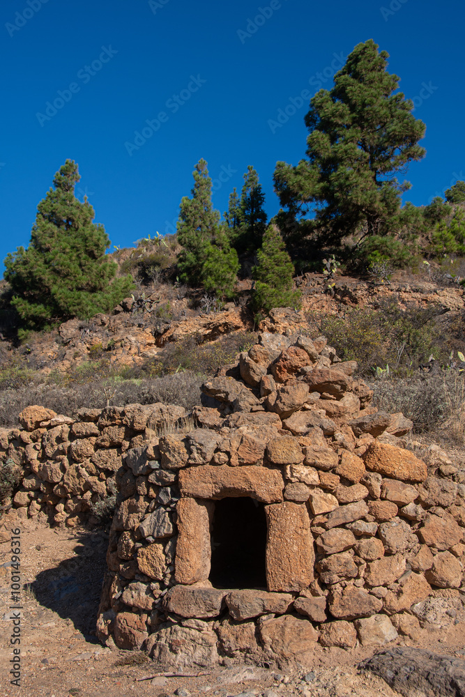 Oven for drying figs in the forests of