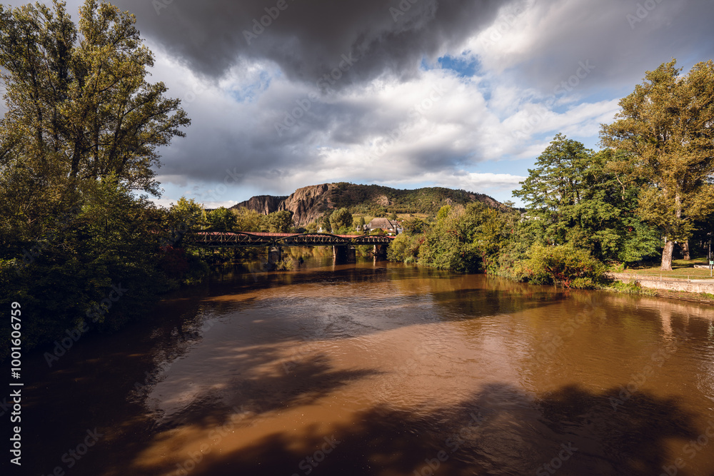 Blick über die Nahe in Bad Münster am Stein-Ebernburg auf den Rotenfels, 09/24