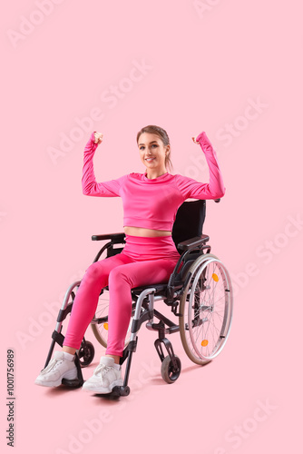 Sporty young woman in wheel...