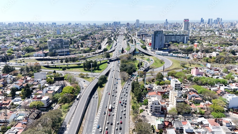 Fototapeta premium Autopista, panamericana y av general paz, trafico urbano, buenos aires, argentina