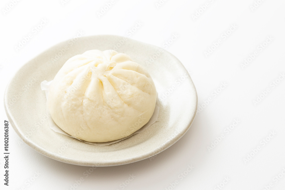 白背景に中華まん 白背景に中華まん