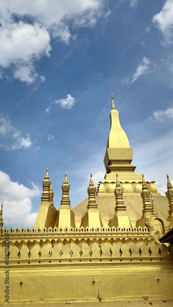 Naklejka premium golden pagoda Luang Vientiane