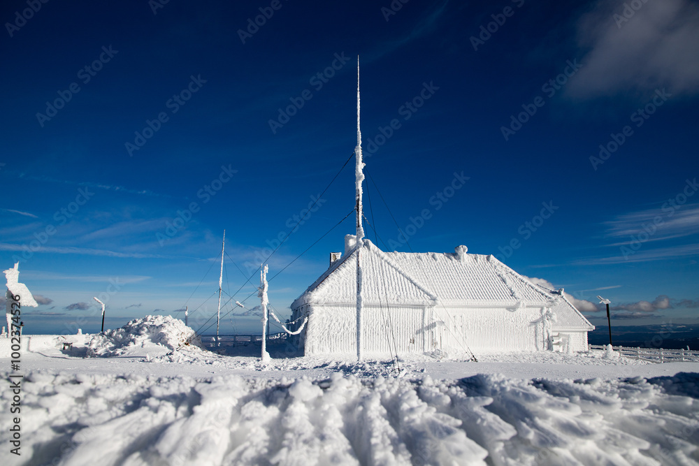 huge white icicles frozen winter world huge white icicles frozen winter world