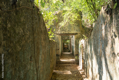 Foto ruins of a penal colony, french guiana, islands of salvation