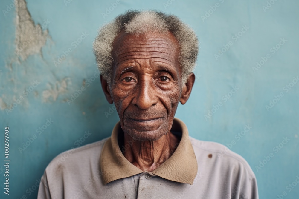 Φωτογραφία Portrait of a blissful afro-american elderly man in his 90s sporting a breathabl