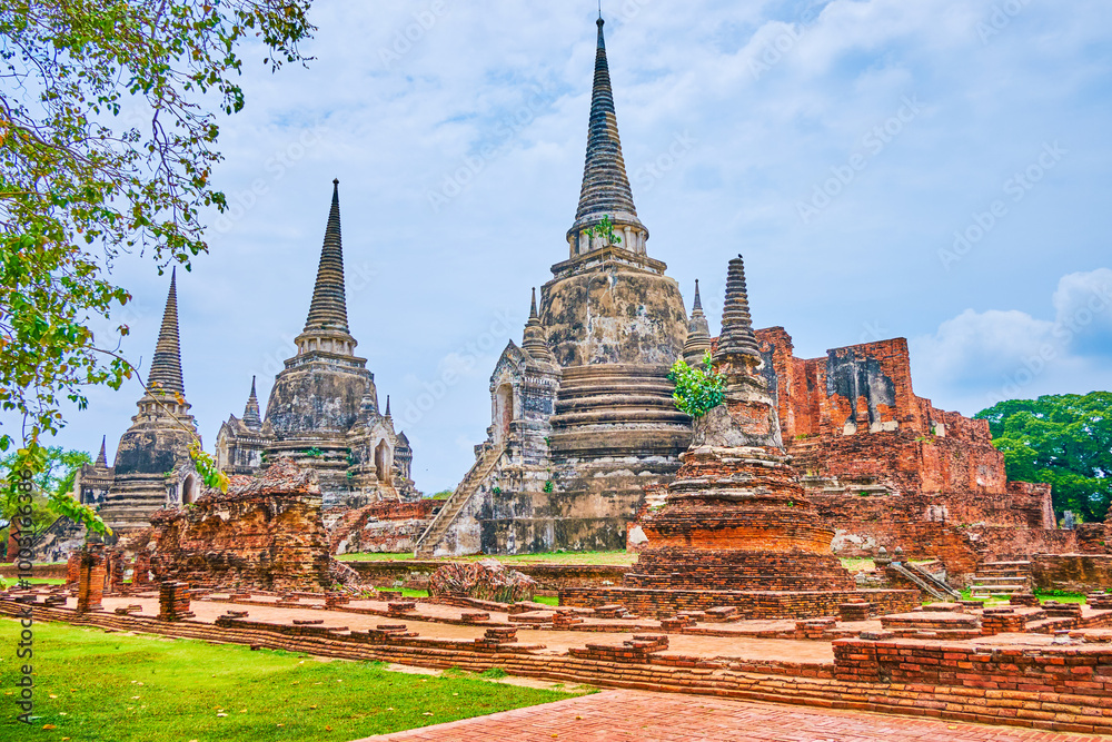 Fototapeta premium The ancient brick chedis in Wat Phra Si Sanphet site, Ayutthaya, Thailand