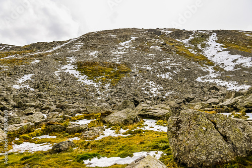 Flüela, Flüelapass, Alpen, Passhöhe, Passstrasse, Bergstrasse, Steinschlag, Felsen, Wanderweg, Bergbach, Graubünden, Herbst, Herbstfarben, Schweiz photo