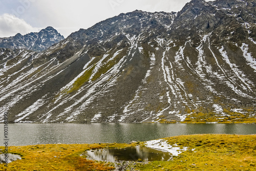 Flüela, Flüelapass, Schottensee, Bergsee, Alpen, Passhöhe, Passstrasse, Bergstrasse, Wanderweg, Graubünden, Herbst, Herbstfarben, Schweiz photo