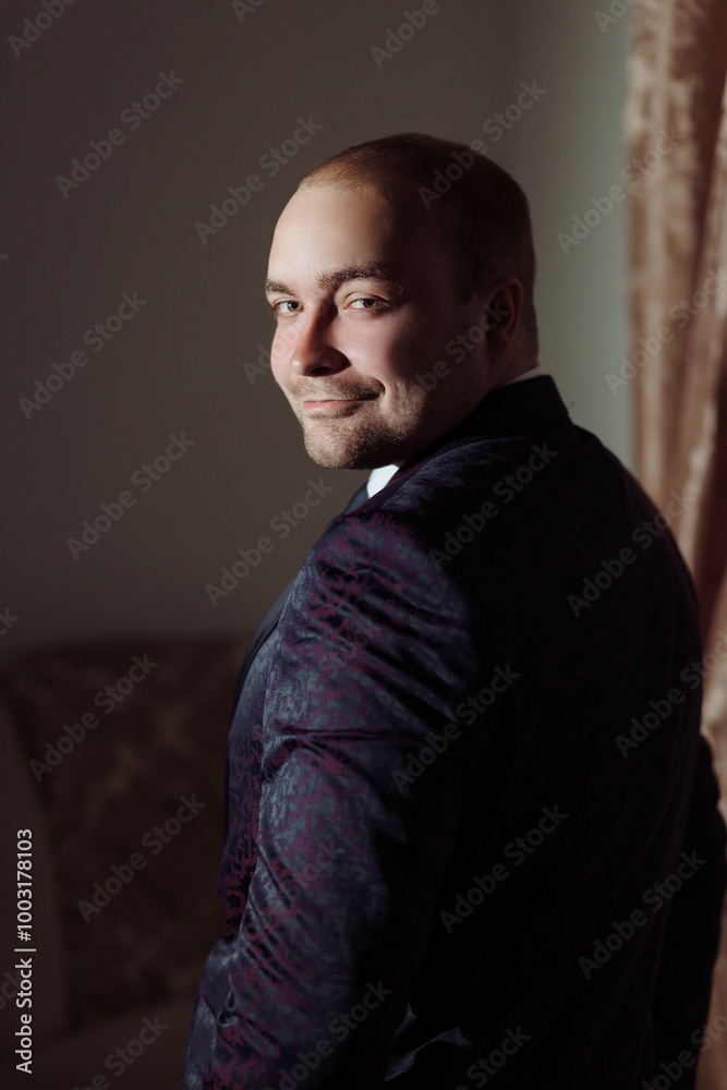 A man in a suit is smiling and looking at the camera. The image has a warm and friendly mood, as the man is happy and confident A man in a suit is smiling and looking at the camera. The image has a warm and friendly mood, as the man is happy and confident