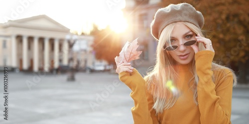 Beautiful young woman in ci...