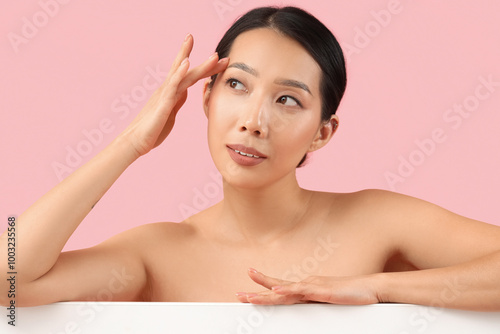 Beautiful Asian woman on pi...