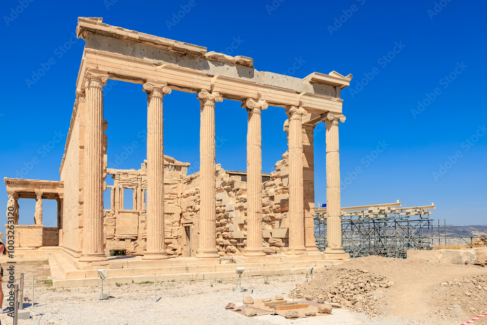 Obraz premium The ruins of a building with columns and a blue sky in the background, Acropolis in Athens