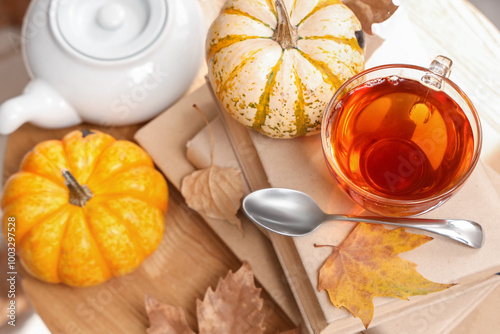 Autumnal tea time with deco...