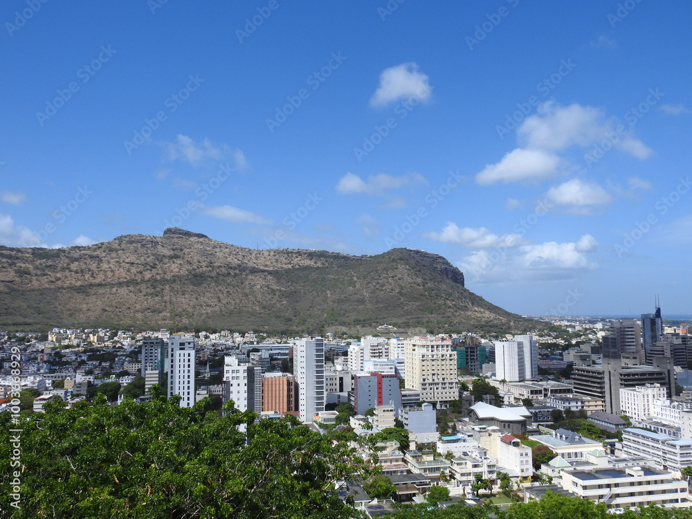 Obraz premium Port Louis mit Signal Mountain auf Mauritius von der Citadelle aus