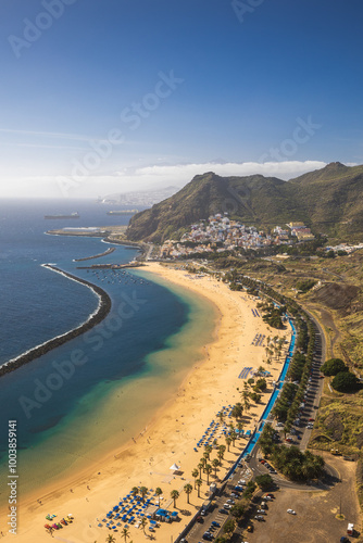 Obraz na płótnie Playa de Las Teresitas captured on a warm sunny day, with the Teide volcano visible in the background. w salonie