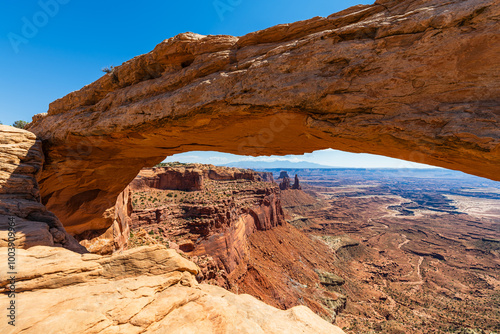 Obraz na płótnie The most famous landmark of the Island in the Sky District of Canyonlands national park in Utah USA - The Mesa Arch in a blue day. w salonie