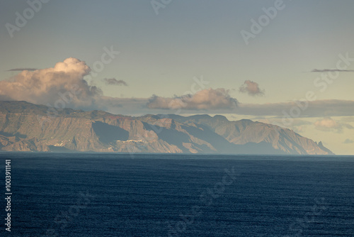 Obraz na płótnie La Gomera island seen from Tenerife, Los Gigantes. w salonie