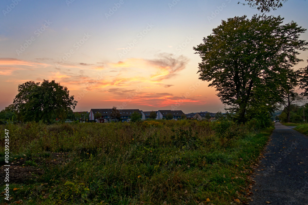 Obraz premium Himmelrot bei Sonnenuntergang in Kronsberg Hannover