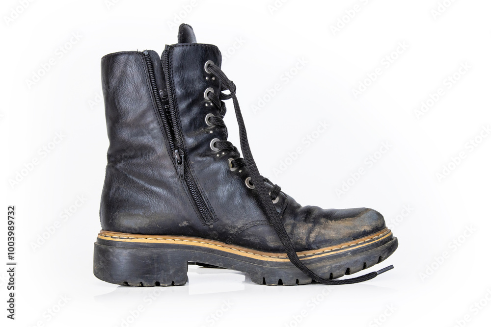 One black worn ankle leather combat boot with thick, sturdy sole and laces. Single vintage military style shoe. Studio light. Isolated on white background. Empty copy space. Clipping path One black worn ankle leather combat boot with thick, sturdy sole and laces. Single vintage military style shoe. Studio light. Isolated on white background. Empty copy space. Clipping path