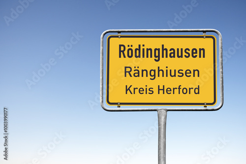 Ortsschild auf Platt, Rödinghausen, Kreis Herford, (Symbolbild) photo